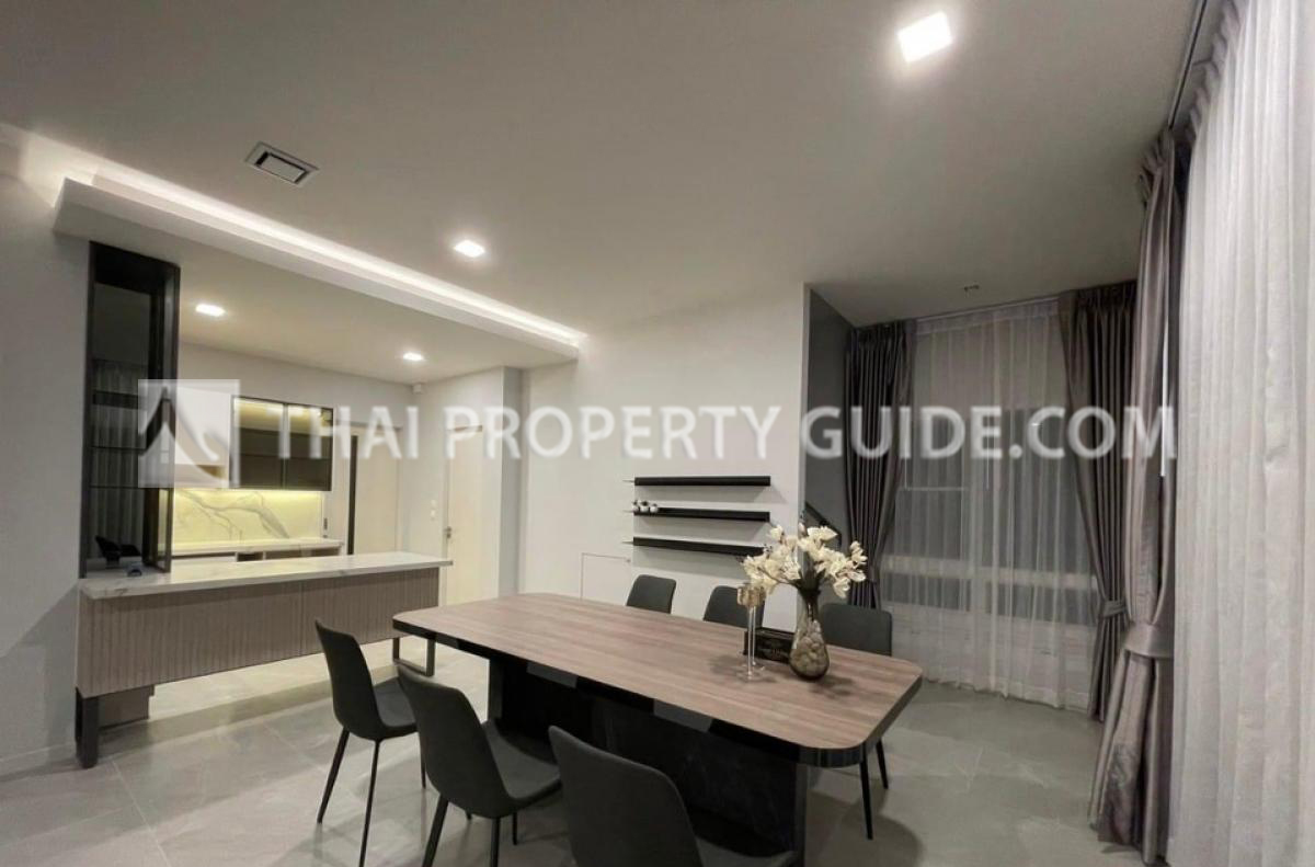 House with Shared Pool in Bangnatrad 